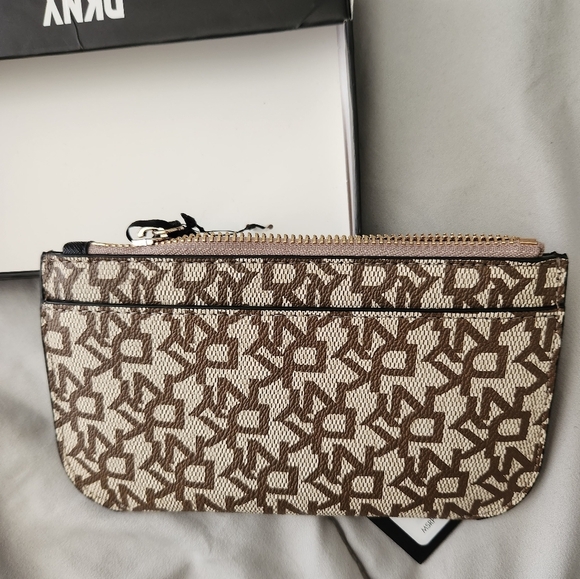 NWT DKNY Flap Boxed Wallet - Picture 6 of 7